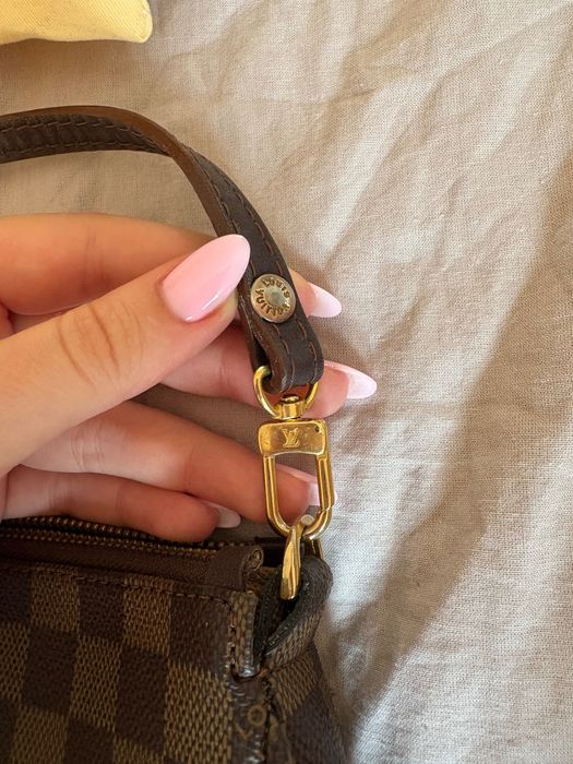 Geanta Louis Vuitton Pochette