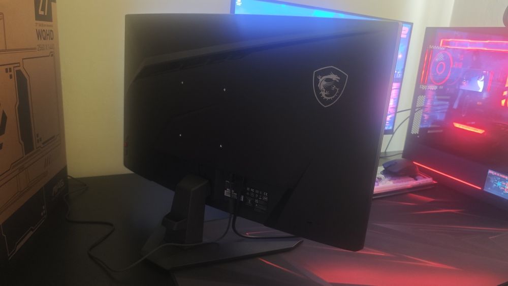 Продам Монитор MSI MAG 274CQF [27in, 180Hz, 0.5ms, VA, 2560x1440]