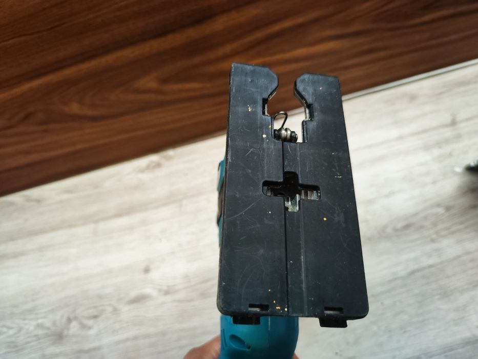 Corp pendular Makita DJV181