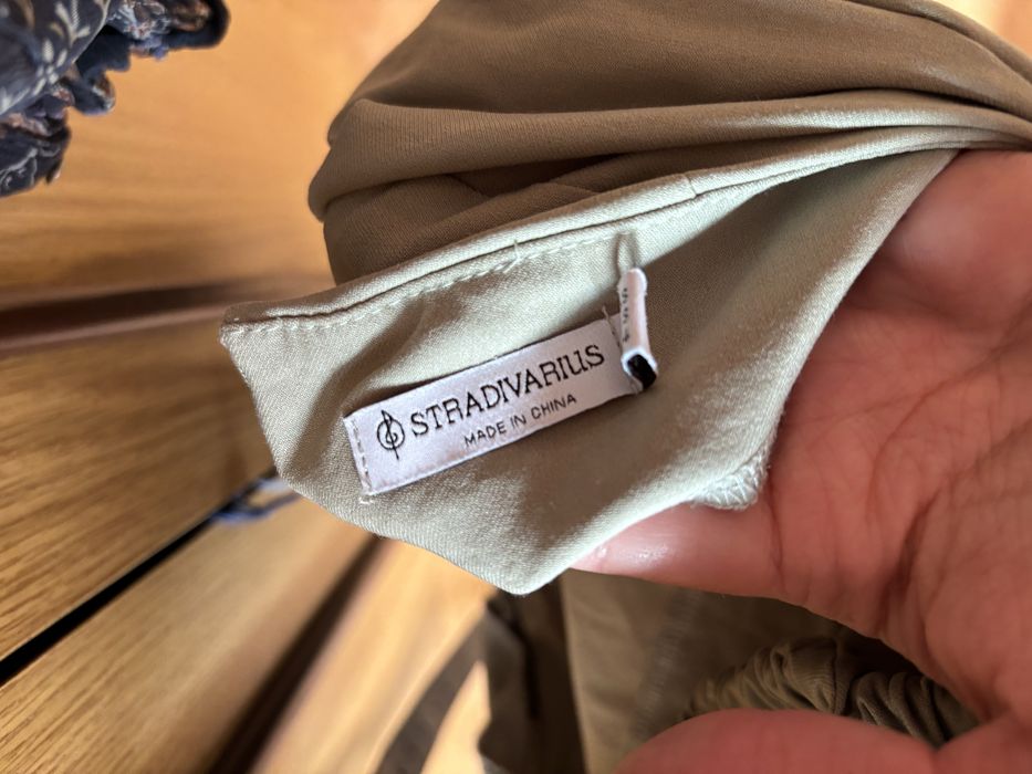 Зелена рокля от stradivarius
