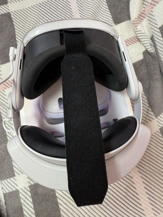 Продавам Meta Quest 3 128gb в гаранция до 11.26г.
