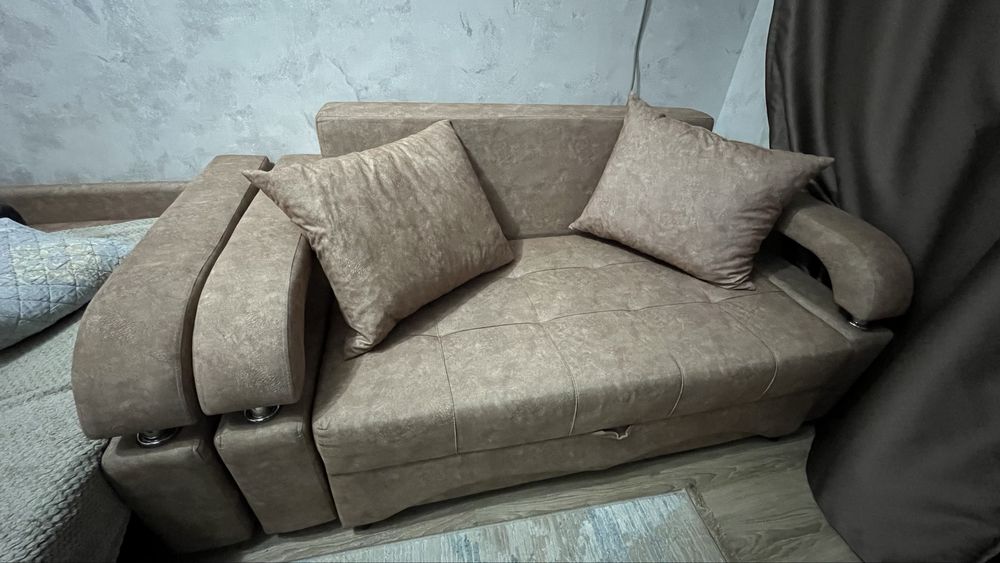 Продам два дивана и кресло