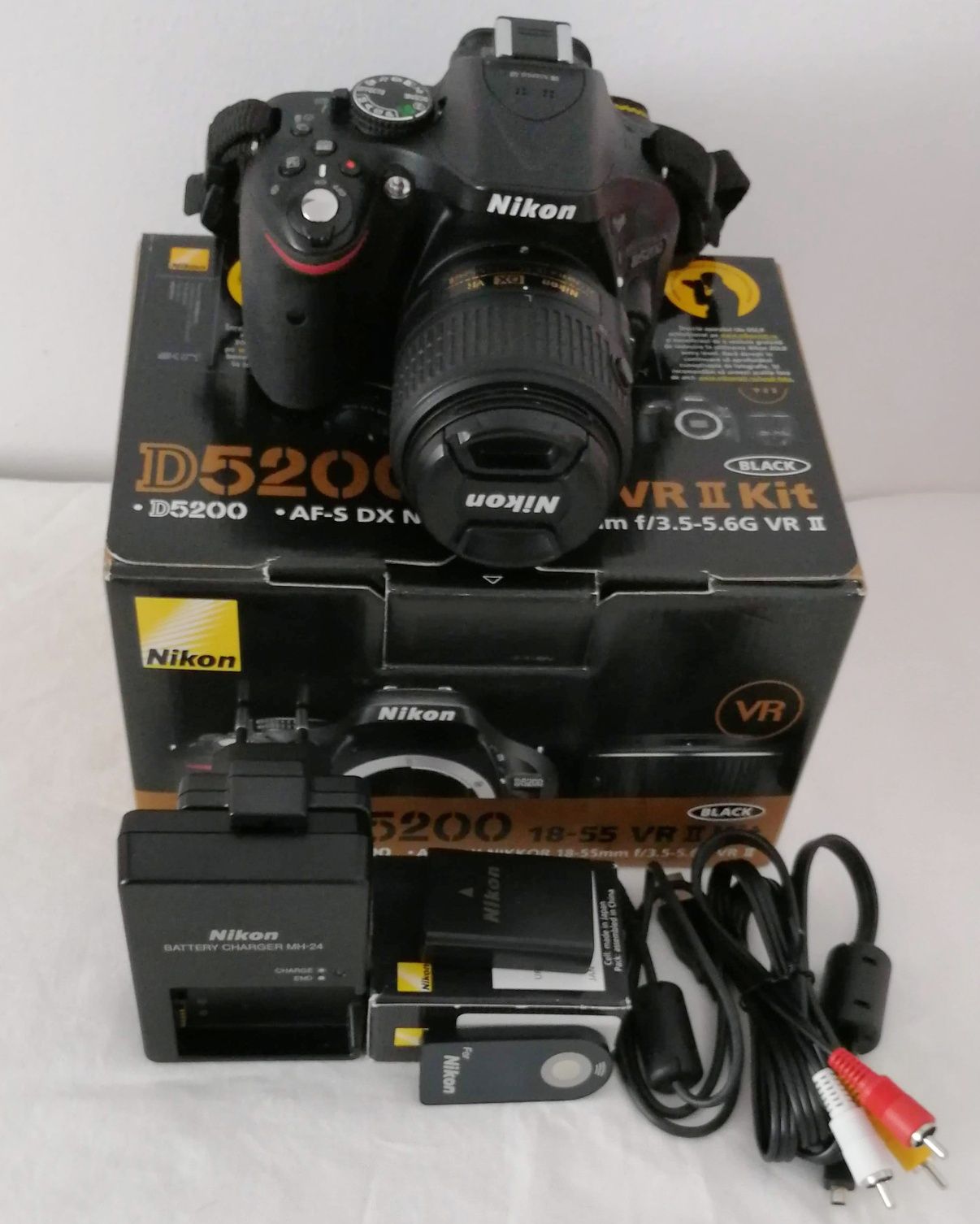 Camera foto Nikon d5200-sub 9000 de fotografii