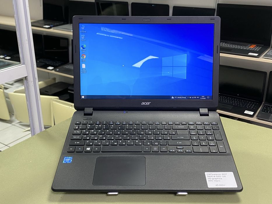 Acer Celeron 2957U / 4GB / SSD 128GB. Быстрый для учебы и офиса