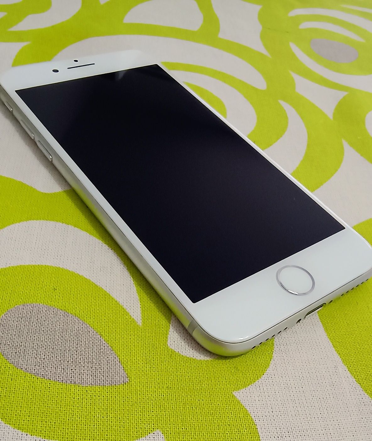 IPHONE 8 /64GB/ в добро състояние
