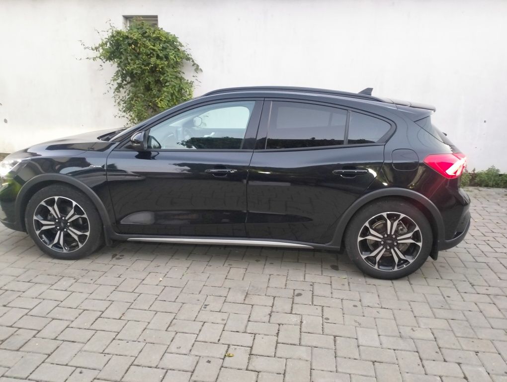 Ford Focus Active Hybrid