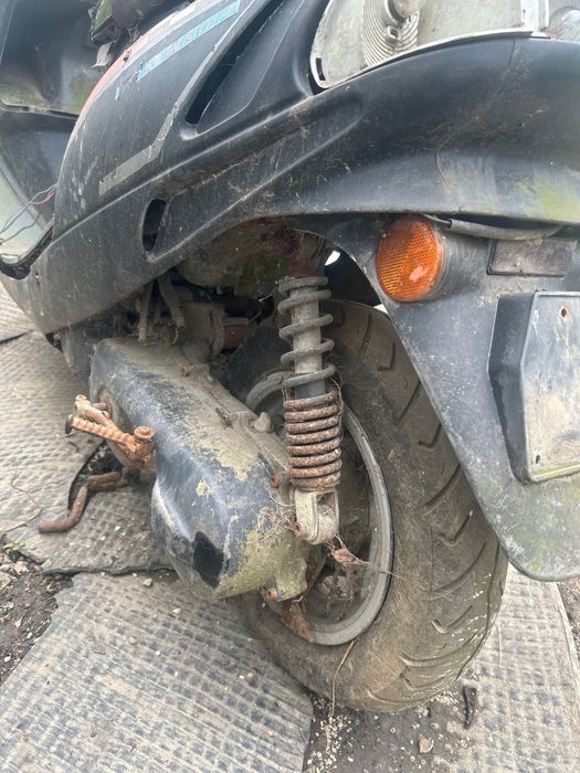 Vând 2 scutere, 500 lei fix, ambele