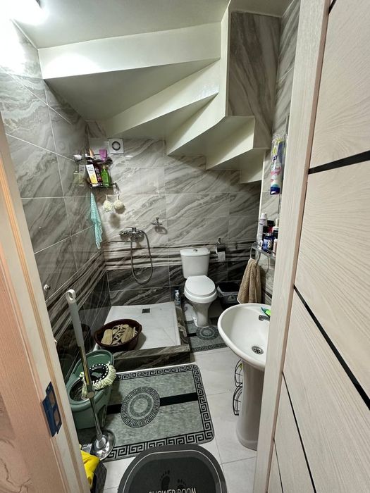 Продаю 1,5 сот 4 ком с падвалом Олмас махала 2 этажнийля