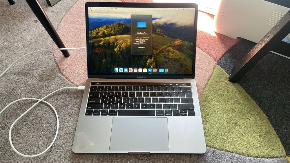 MacBook Pro 13-inch cu Touchbar, 2019