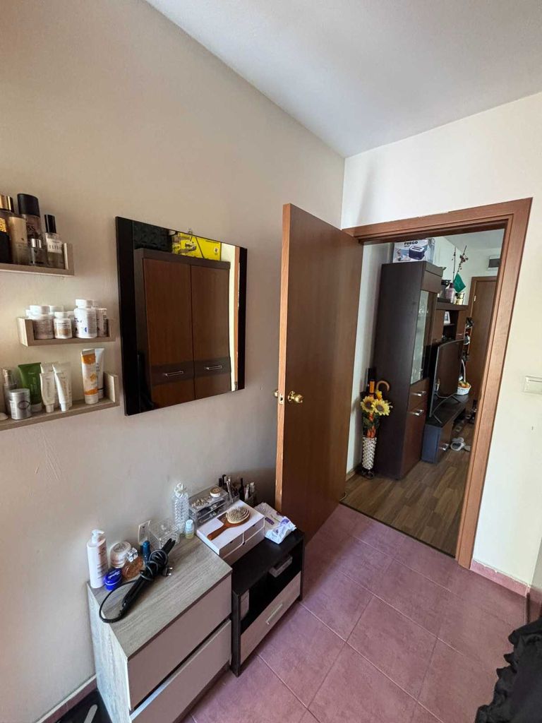 Дава се под наем Тристаен апартамент в София, Витоша - 80 кв.м за 816 € - Снимка #2