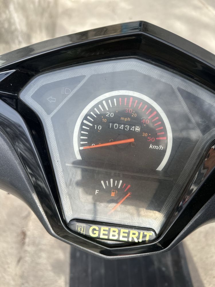 Skuter sotiladi 125 kubali