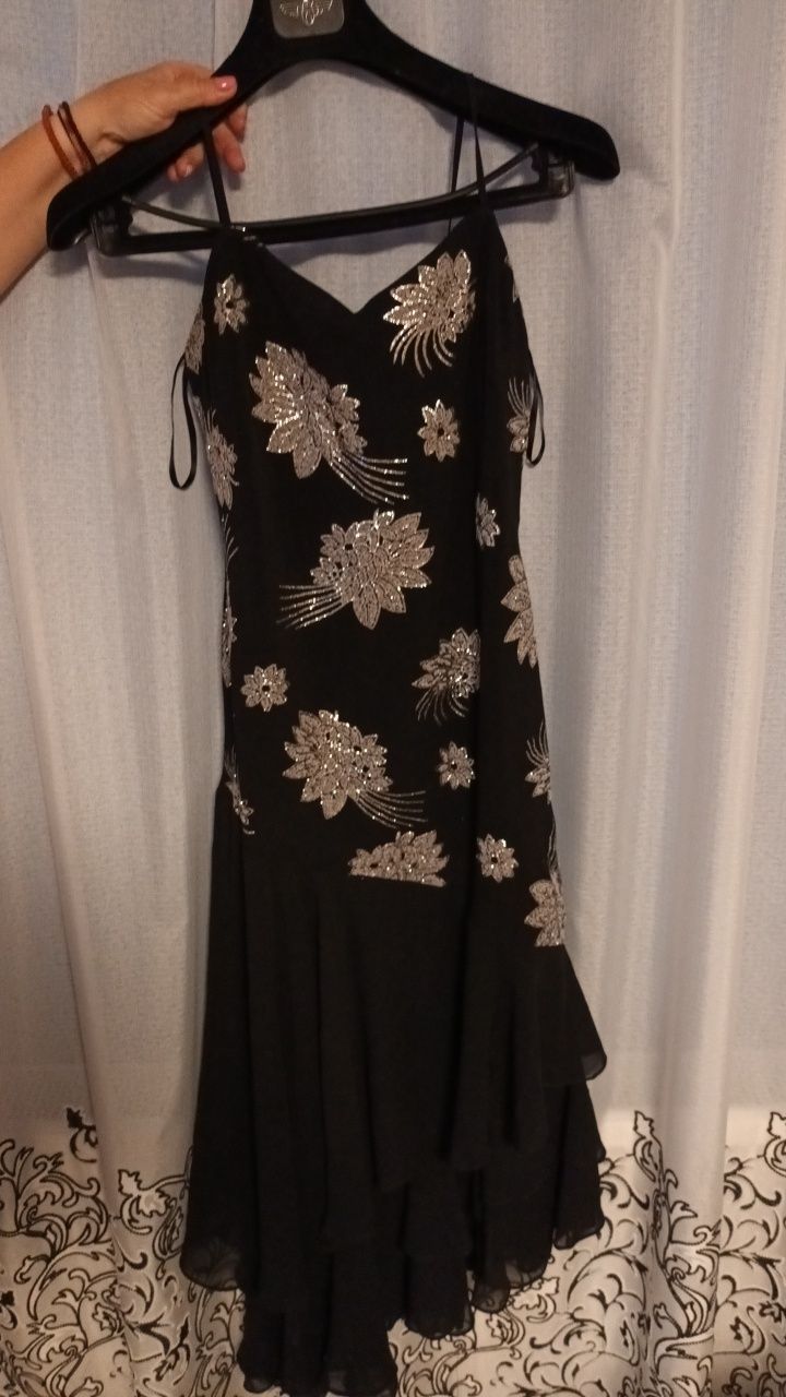 Rochie neagră superbă