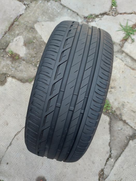 O bucată 225/50 R17 vară - una Bridgestone
