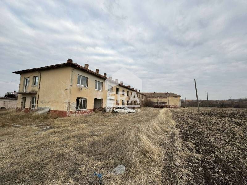 Уникален инвестиционен имот с голям потенциал в с. Сталево