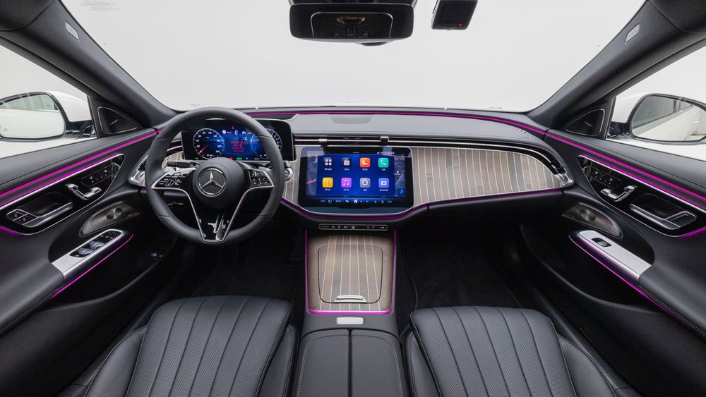 Mercedes-Benz E-Class E350e 4MATIC

85 969 $