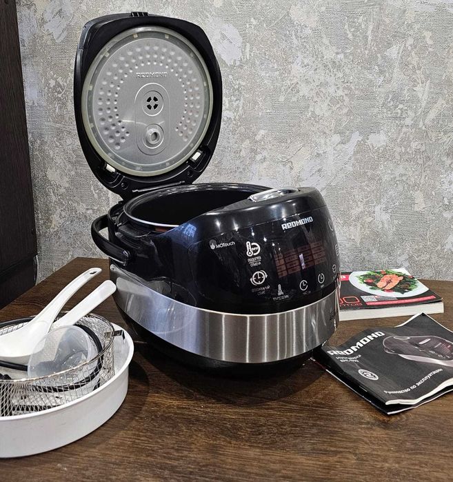 Продается мультиварка Redmond RMC-M90