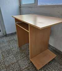 Малко дървено бюро