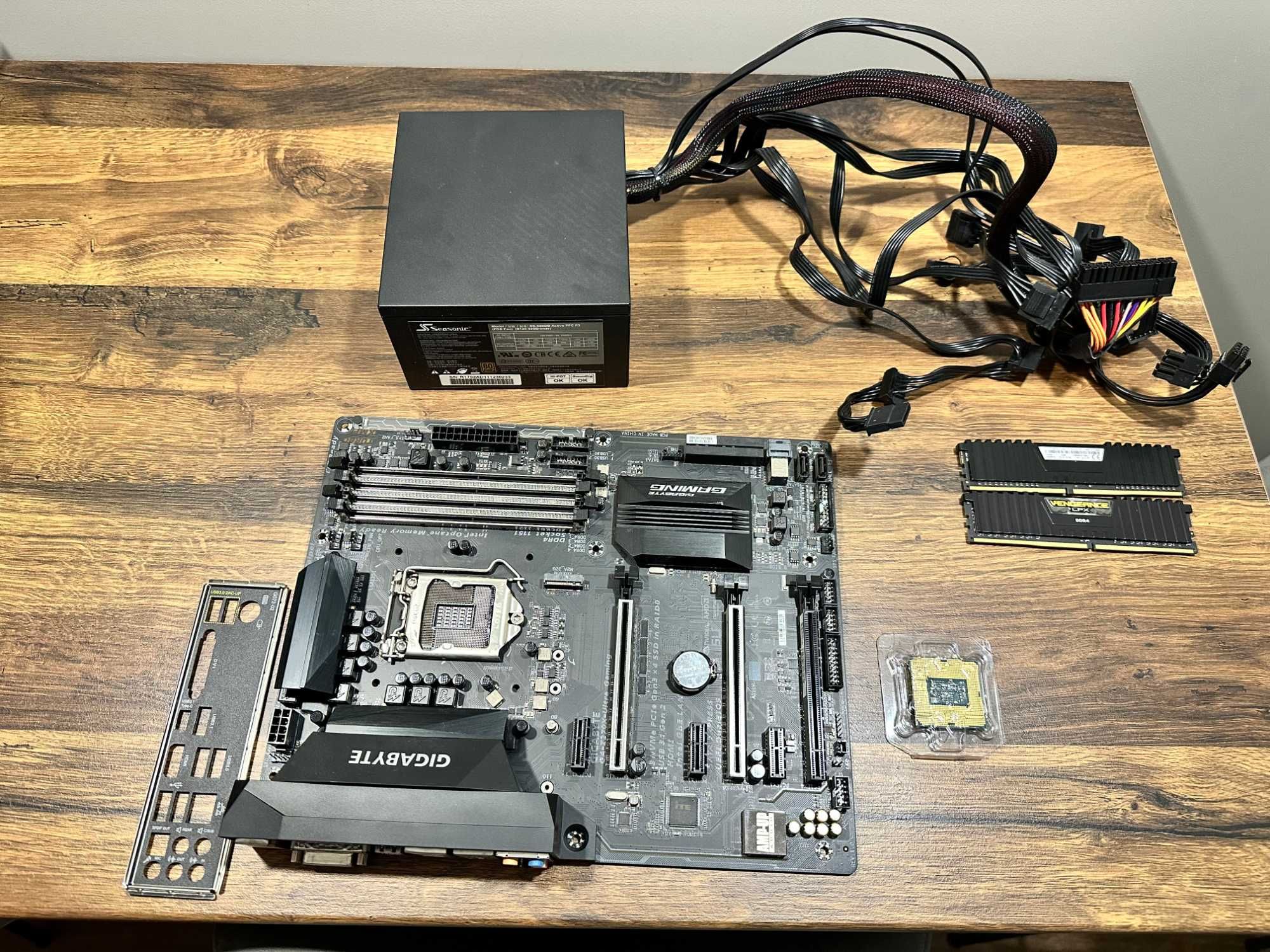 Componente PC - Placa de baza, procesor, RAM, sursa