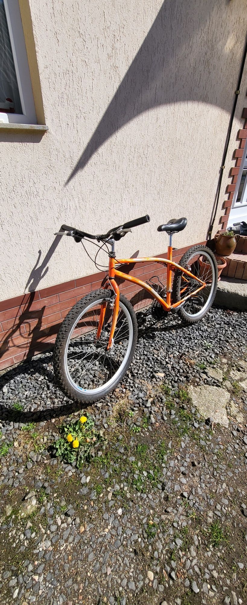 Vând bicicletă cu  roți pe 26 inch