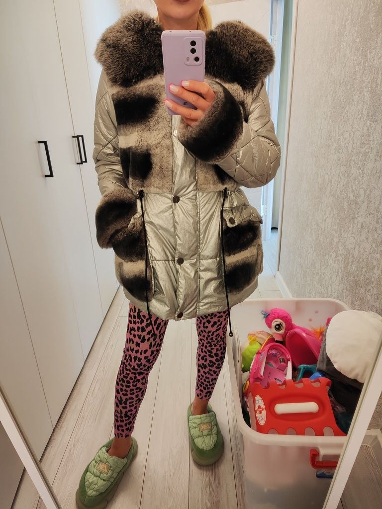 Продам куртку женскую