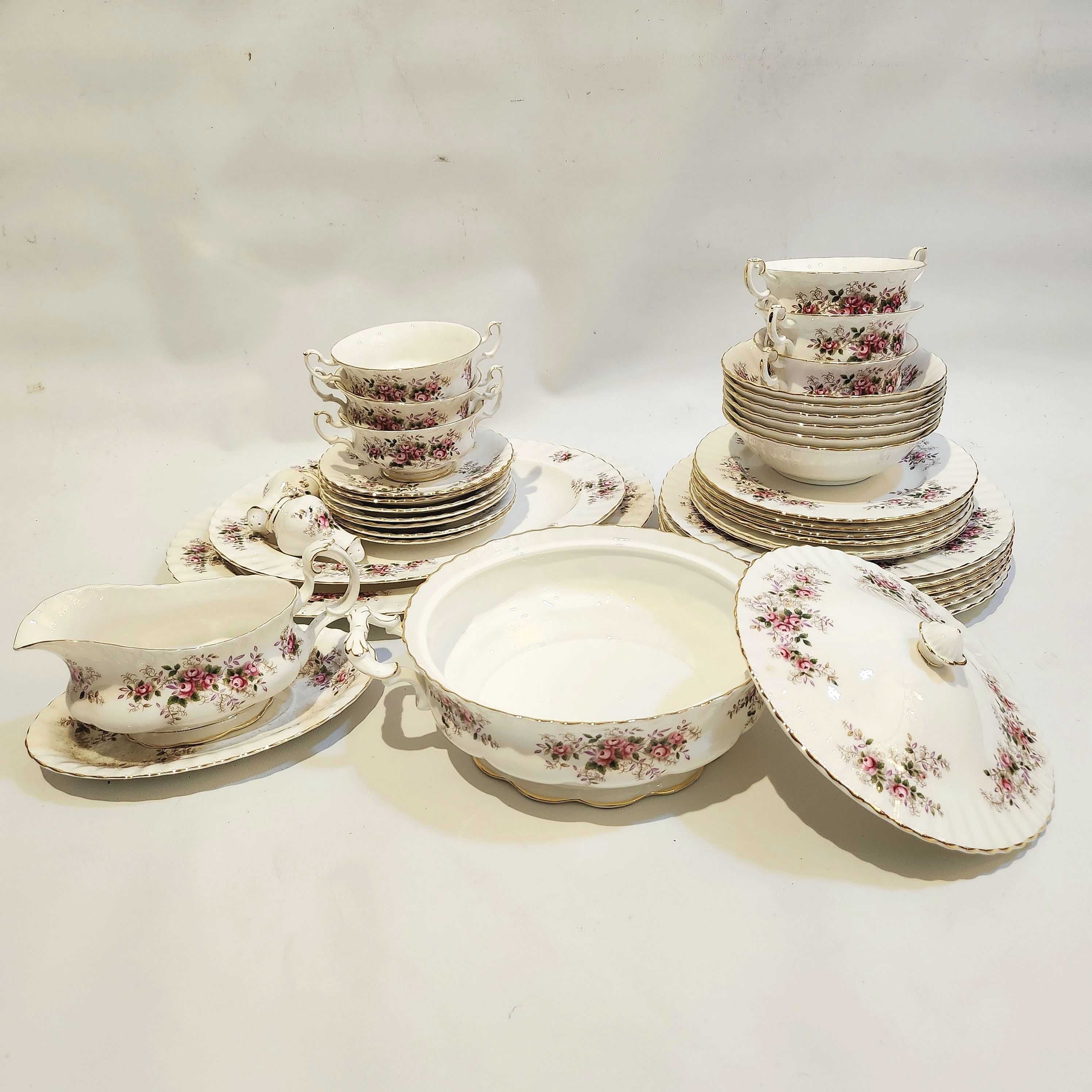 Старинен порцеланов сервиз Royal Albert - Lavender Rose за хранене