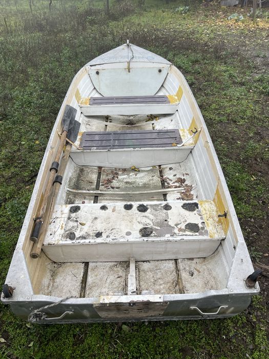 Vând barcă de aluminiu 4,3 m