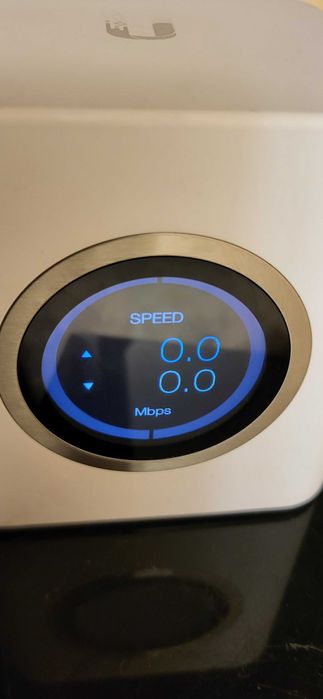 Ubiquiti Labs Router wireless Dual Band Gigabit 1750 Mbps ecran tactil