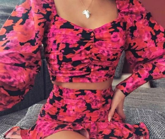Set bluza fusta fronsate roz nou marime s-m