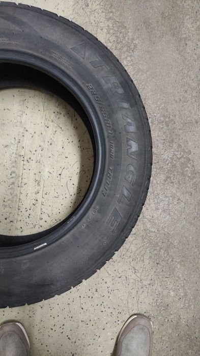 Продам зим.резину не дорого две штуки размері 225/65/17