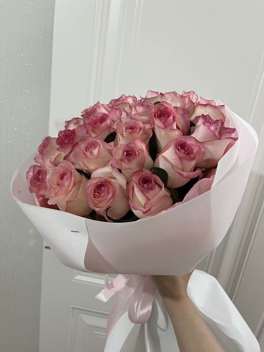 Цветы розы 25 роз