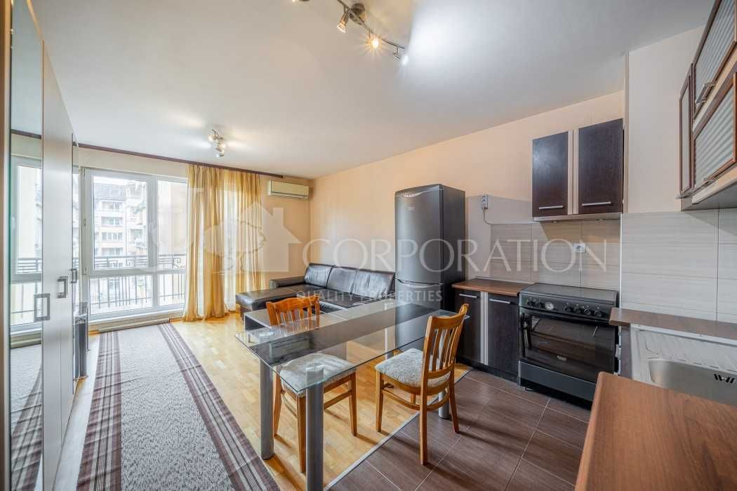 Продава се Двустаен апартамент в София, Гоце Делчев - 70 кв.м за 4380 €/кв.м - Снимка #1
