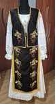 Costum popular brodat