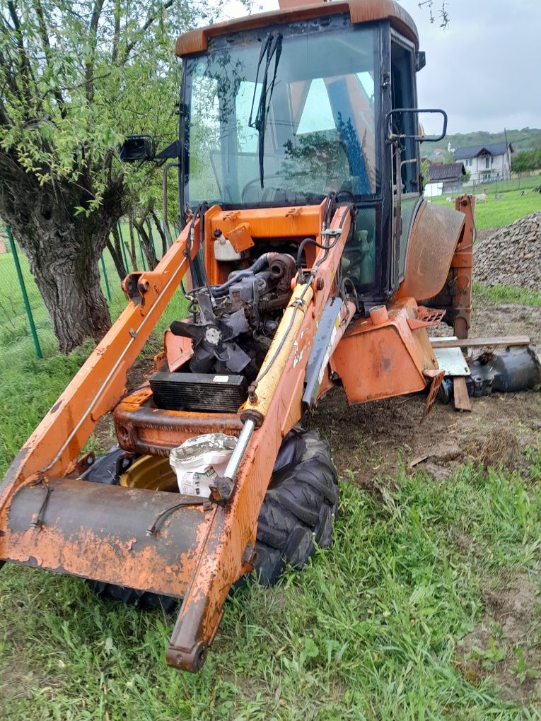 Dezmembrez buldoexcavator Fiat Hitachi New holand fb 110 motor nev hol