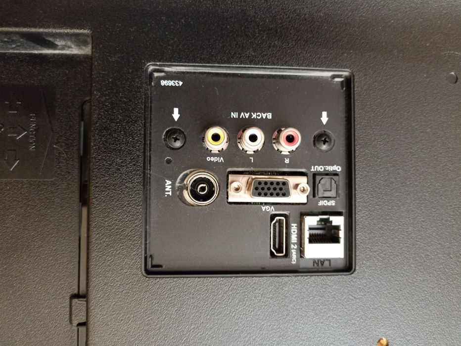 Продавам телевизор finlux 32 инча smart