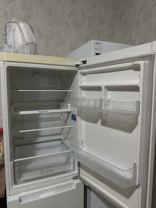 Холодильник Samsung