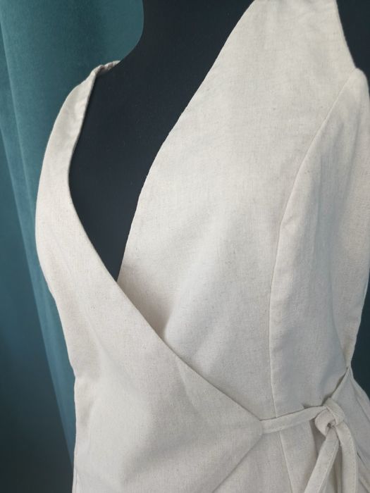 Compleu elegant,nou,fara eticheta