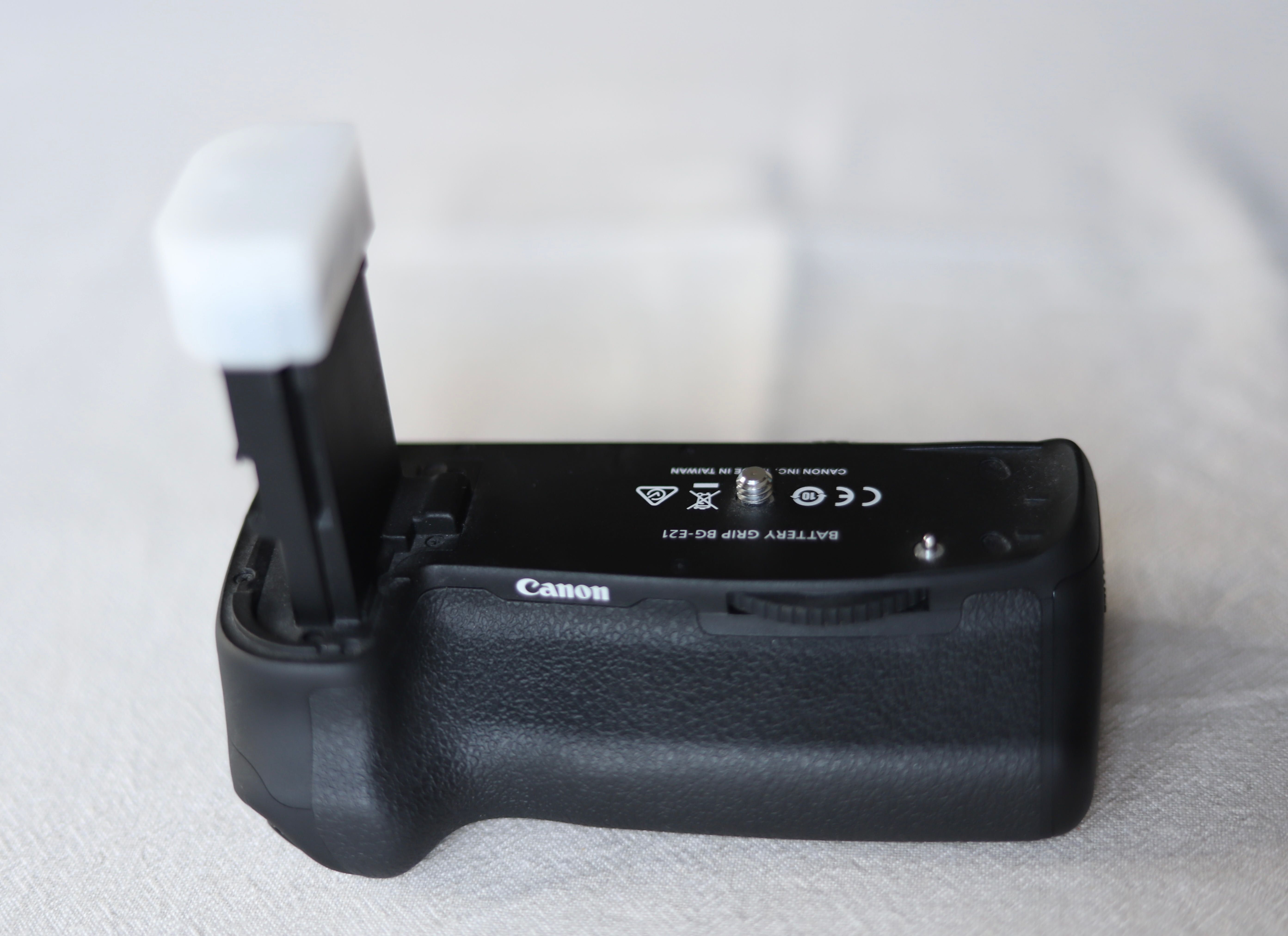 Battery Grip pentru Canon BG-E21