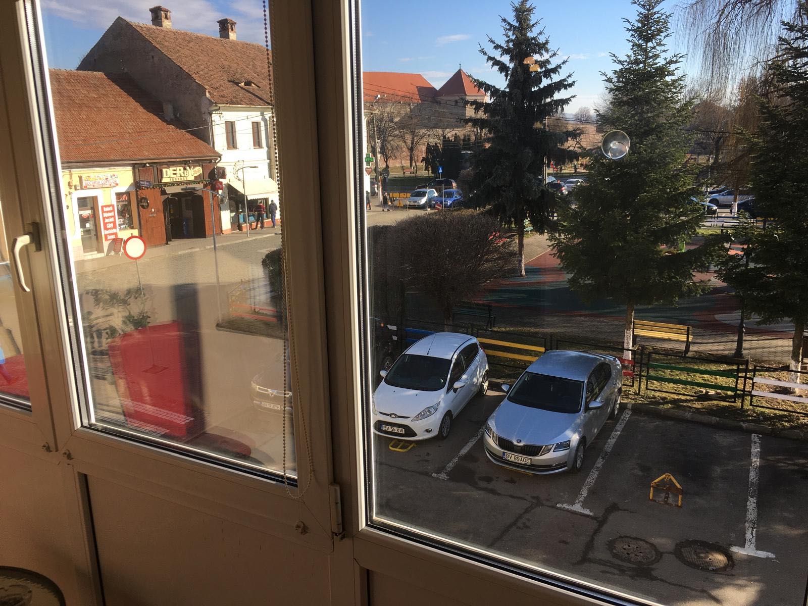 Închiriez spatiu comercial ultracentral destinat pt birouri,cabinet
