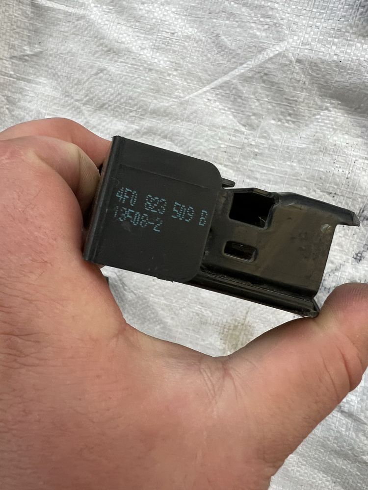 Yala incuietoare broasca trager capota audi a6 c6