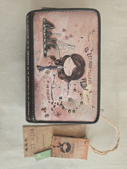 Ново портомоне анеке с монетник и картодържателл