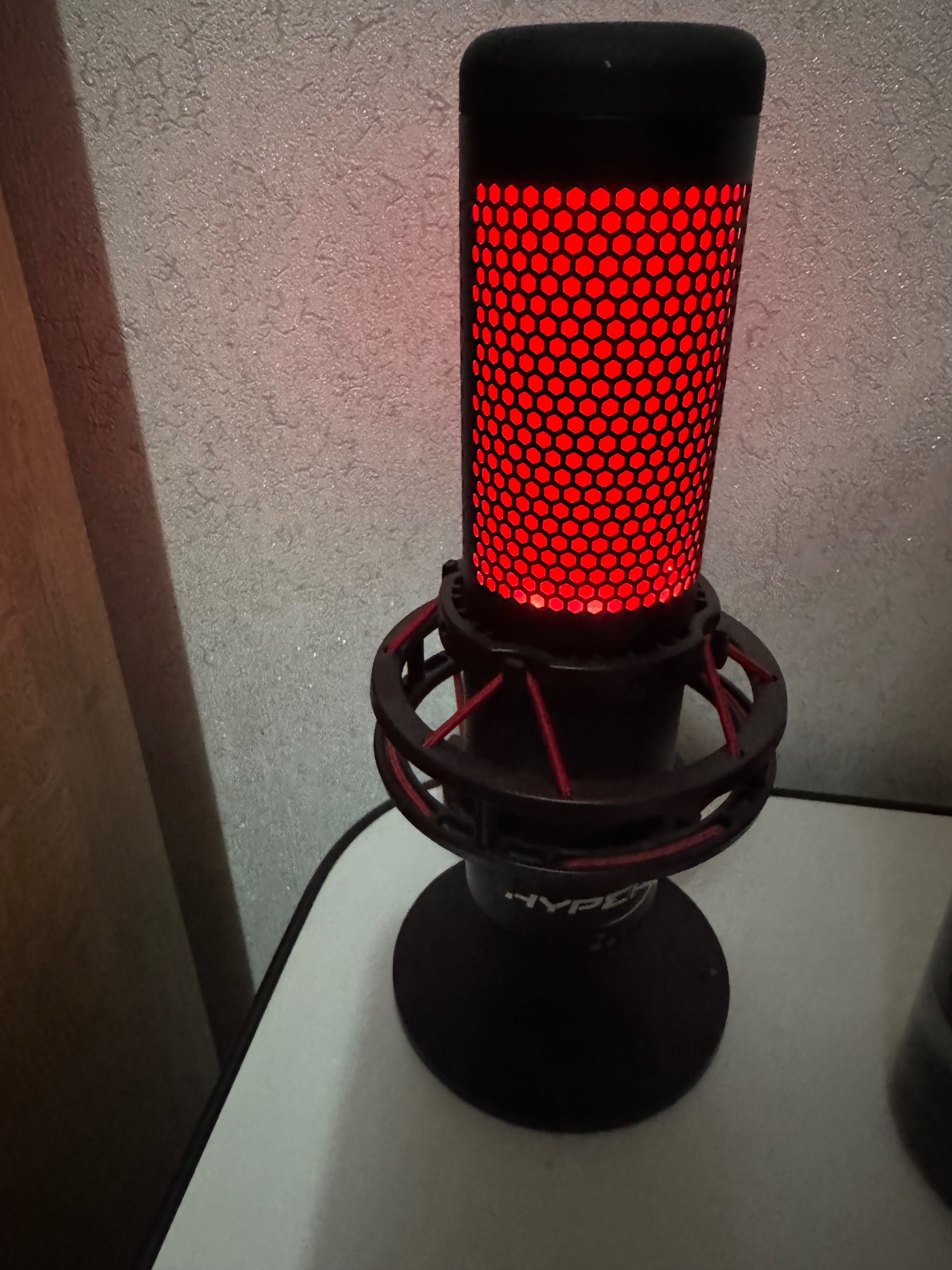 Микрофон Hyper x Quadcast