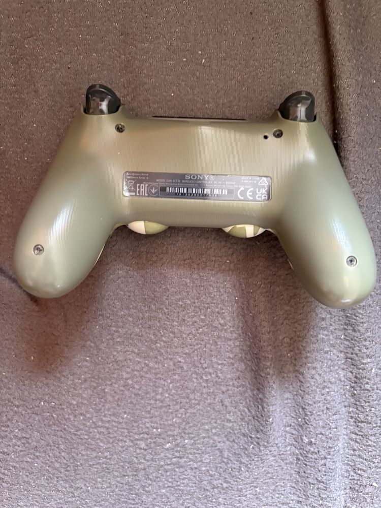 Playstation 4 1TB controler original dualshock v2