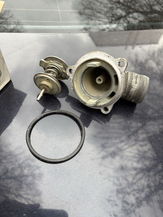 Термостат с корпусом