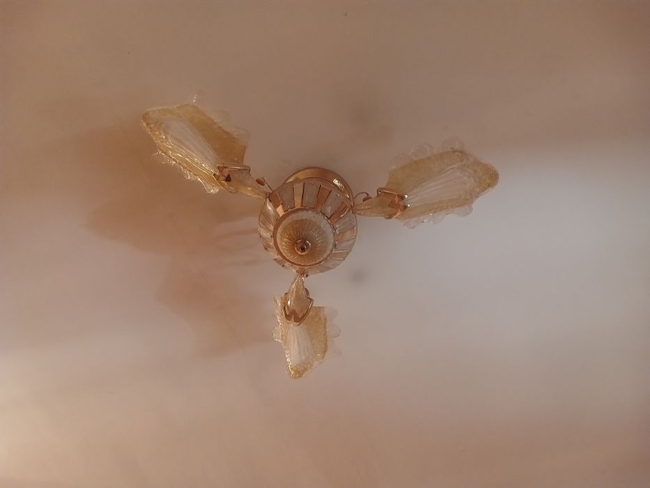 Люстра продаётся срочно 2шт