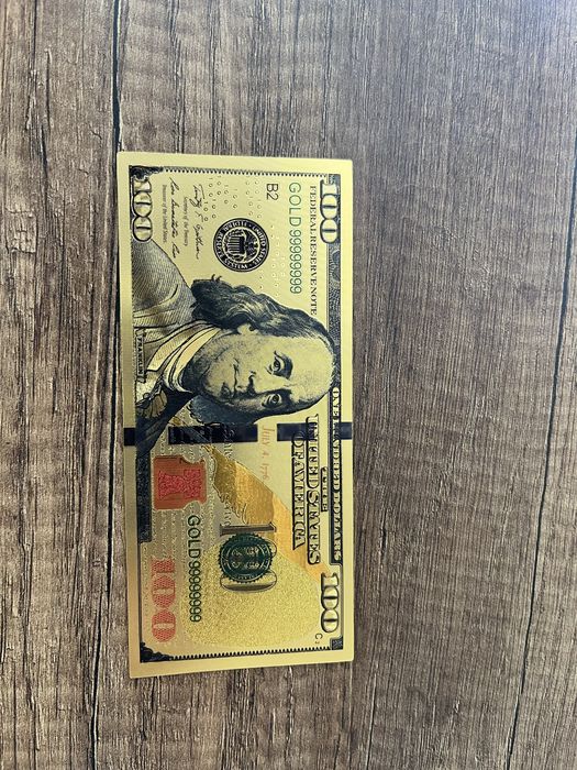 Позлатени монети и банкнота