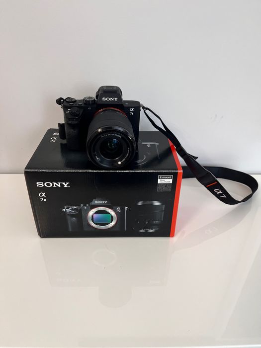 Фотоапарат Sony Alpha II с обектив Sony FE 24-70 mm, f3.5-5.6 OSS