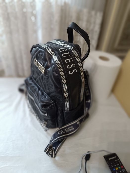 Ruxac Guess impecabil