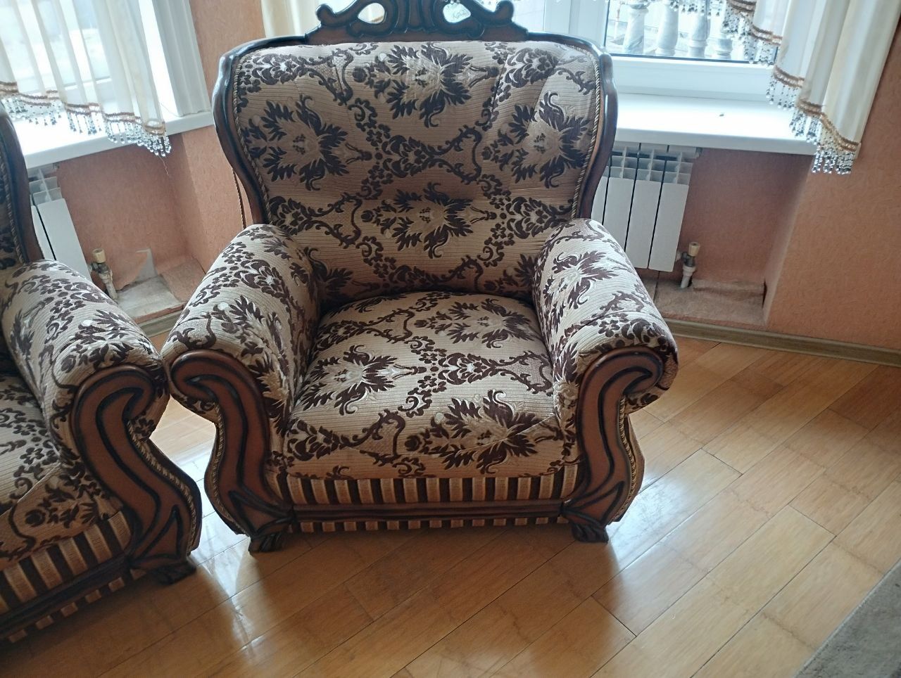 Divan kreslo sotiladi