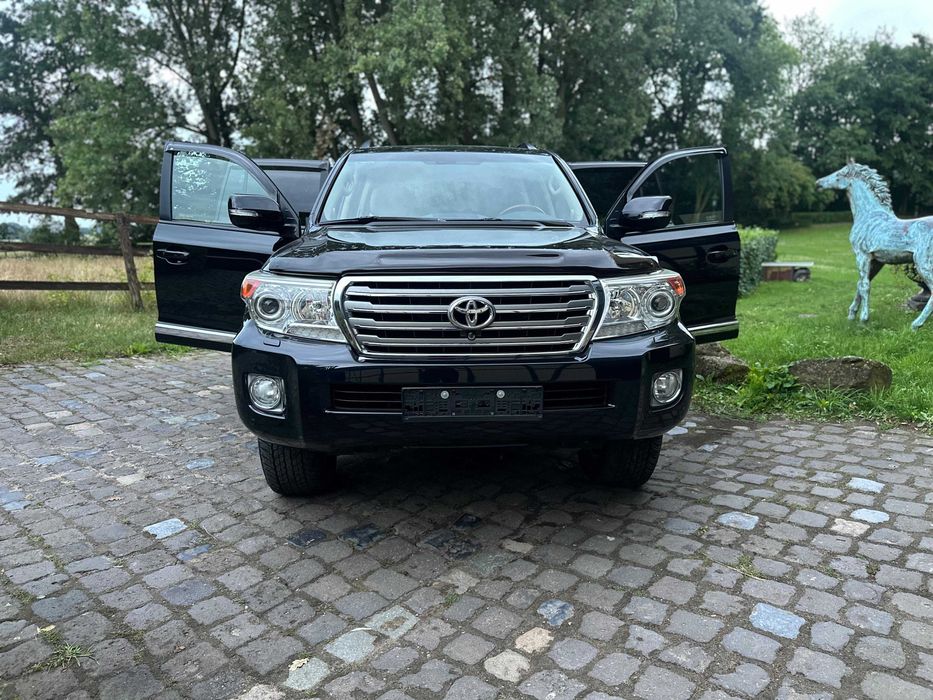 Toyota Land Cruiser J200  Facelift 2012  V8 4.5 Diesel 200k km 8 L TVA