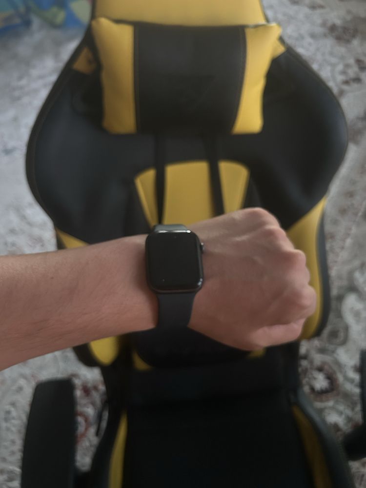 Срочно Продам Apple Watch SE44 mm (GPS) ОРИГИНАЛ в отличном состояний.